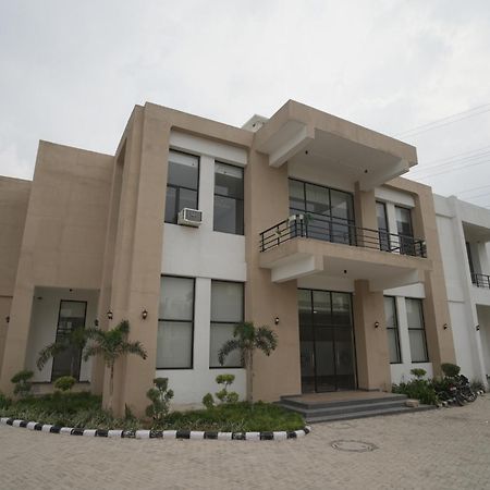 Tdi Club Retreat Sector-110 Hotel Mohali ภายนอก รูปภาพ
