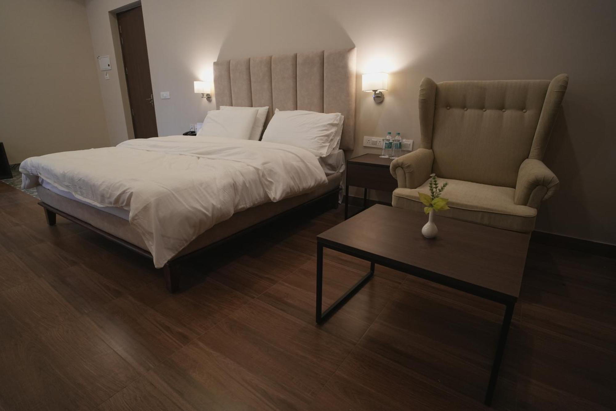 Tdi Club Retreat Sector-110 Hotel Mohali ภายนอก รูปภาพ
