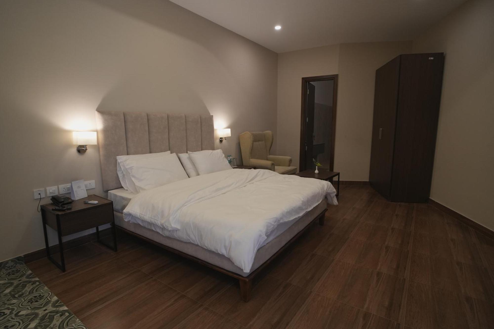 Tdi Club Retreat Sector-110 Hotel Mohali ภายนอก รูปภาพ