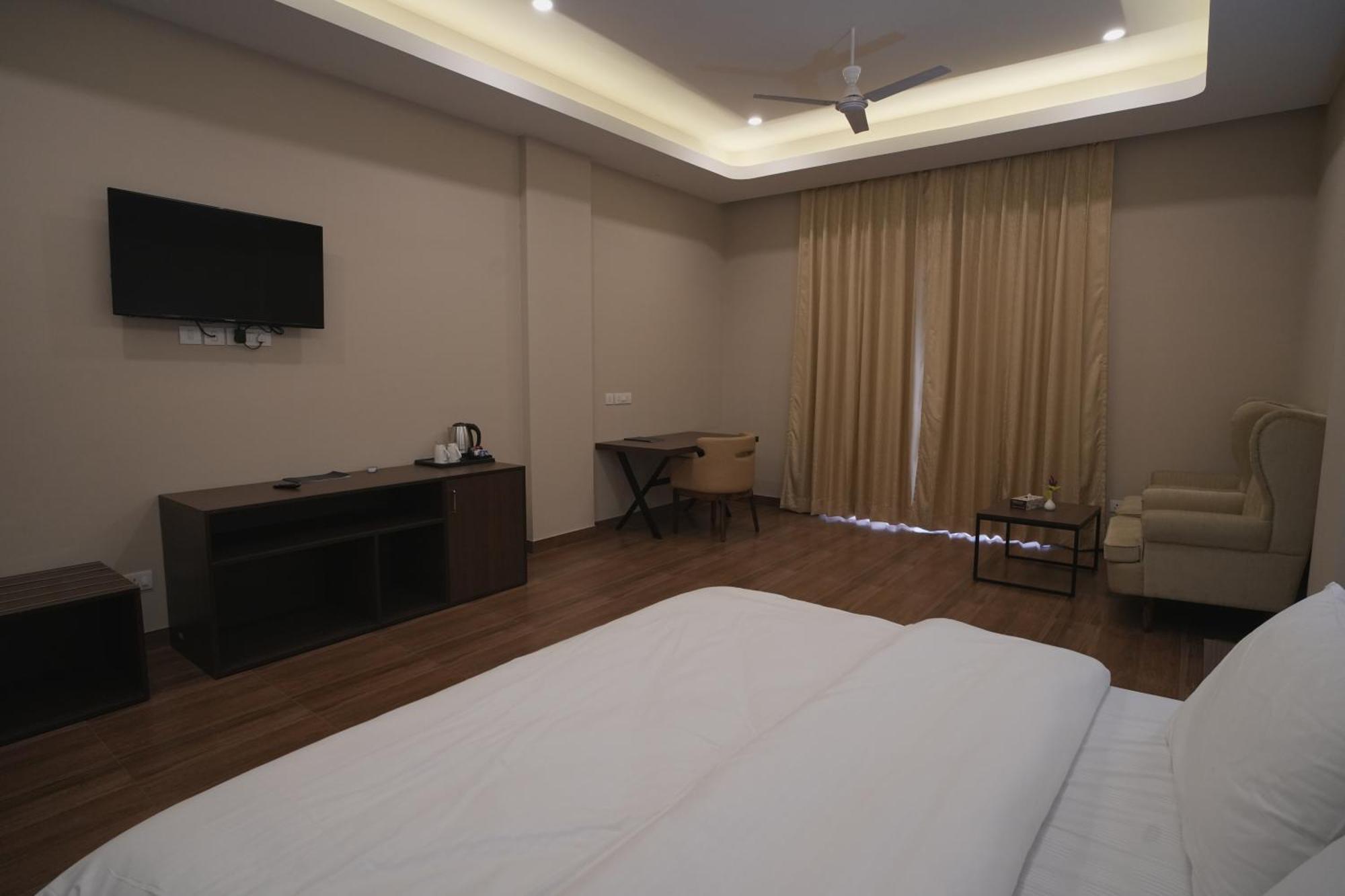 Tdi Club Retreat Sector-110 Hotel Mohali ภายนอก รูปภาพ